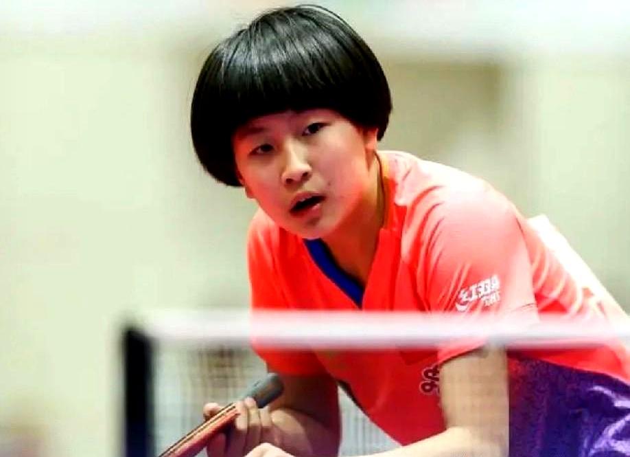 国乒19岁小将覃予萱，太顶了！
 

在太原主场，她碰上新加坡同龄新星舒麟茜。第