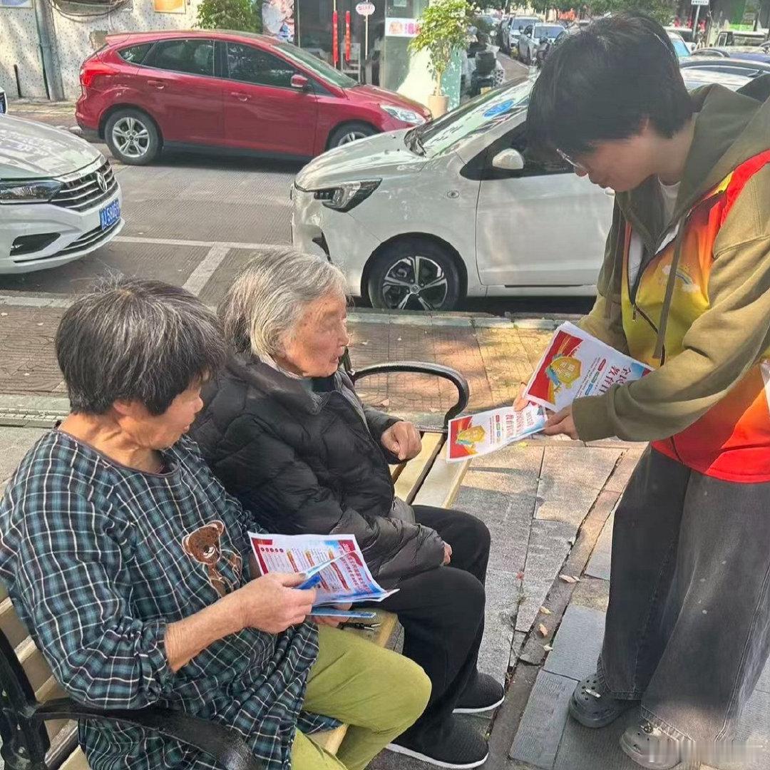 趣味问答以奖促学台州让国安知识入脑入心近日，三门新兴社区开展国安宣传，以宣讲、问