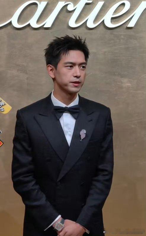 李现 白敬亭卡地亚活动生图 ​​​这两个大帅哥对我眼睛很好[打call][打ca