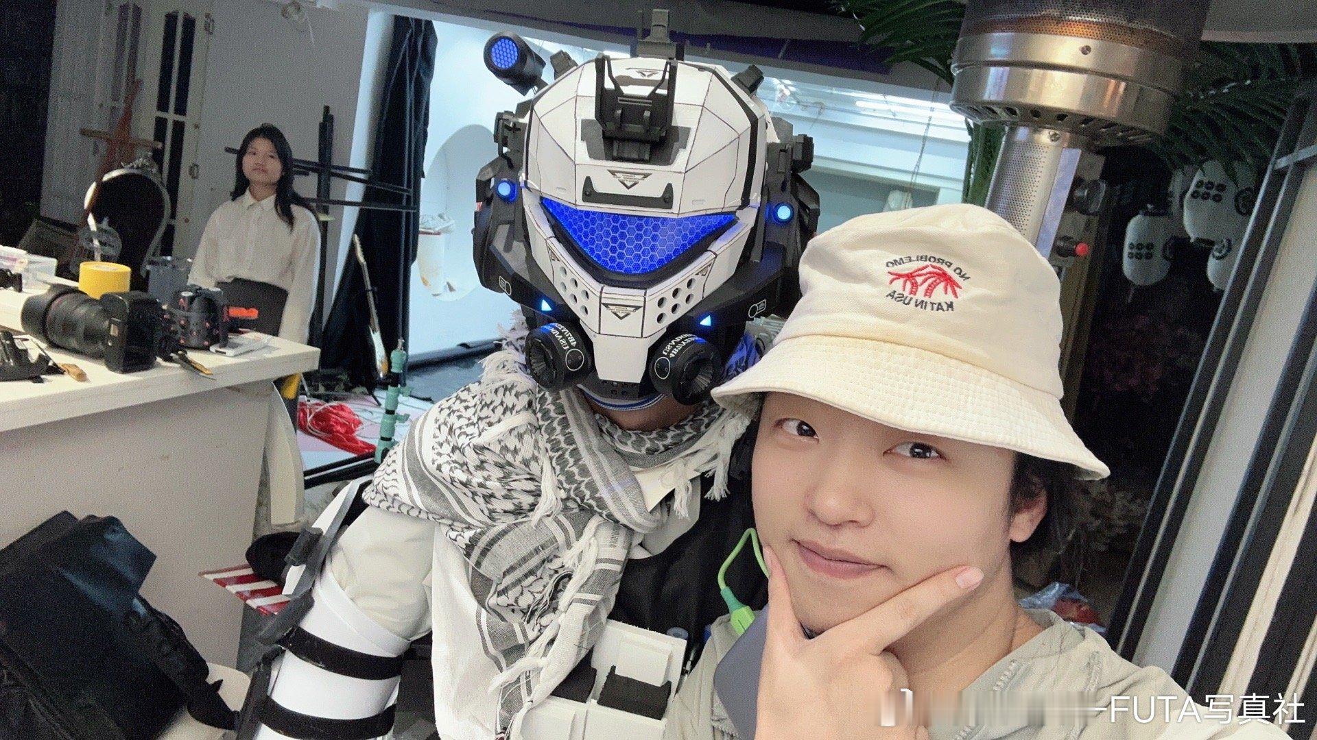 #cosplay[超话]# 今天阿b的快乐泰坦陨落​​​