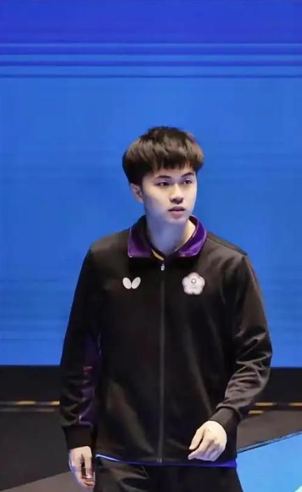 林昀儒赛后申诉，亚乒联回复"没违规"！林诗栋0比2落后换衣翻盘，为何换衣服不在现