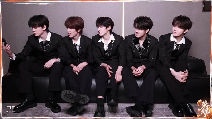 登陆少年荣耀的奔赴 登陆少年挑战别想蒙我们 登陆少年荣耀的奔赴，登陆少年挑战别想