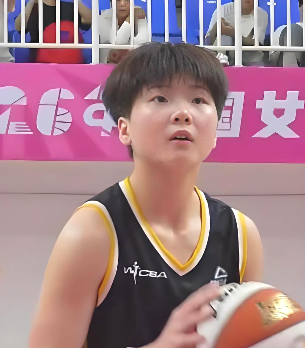 年纪小，火力猛！辽粤一战两个“小不点后卫”应点赞。
因为没有外援参赛，国家队也在
