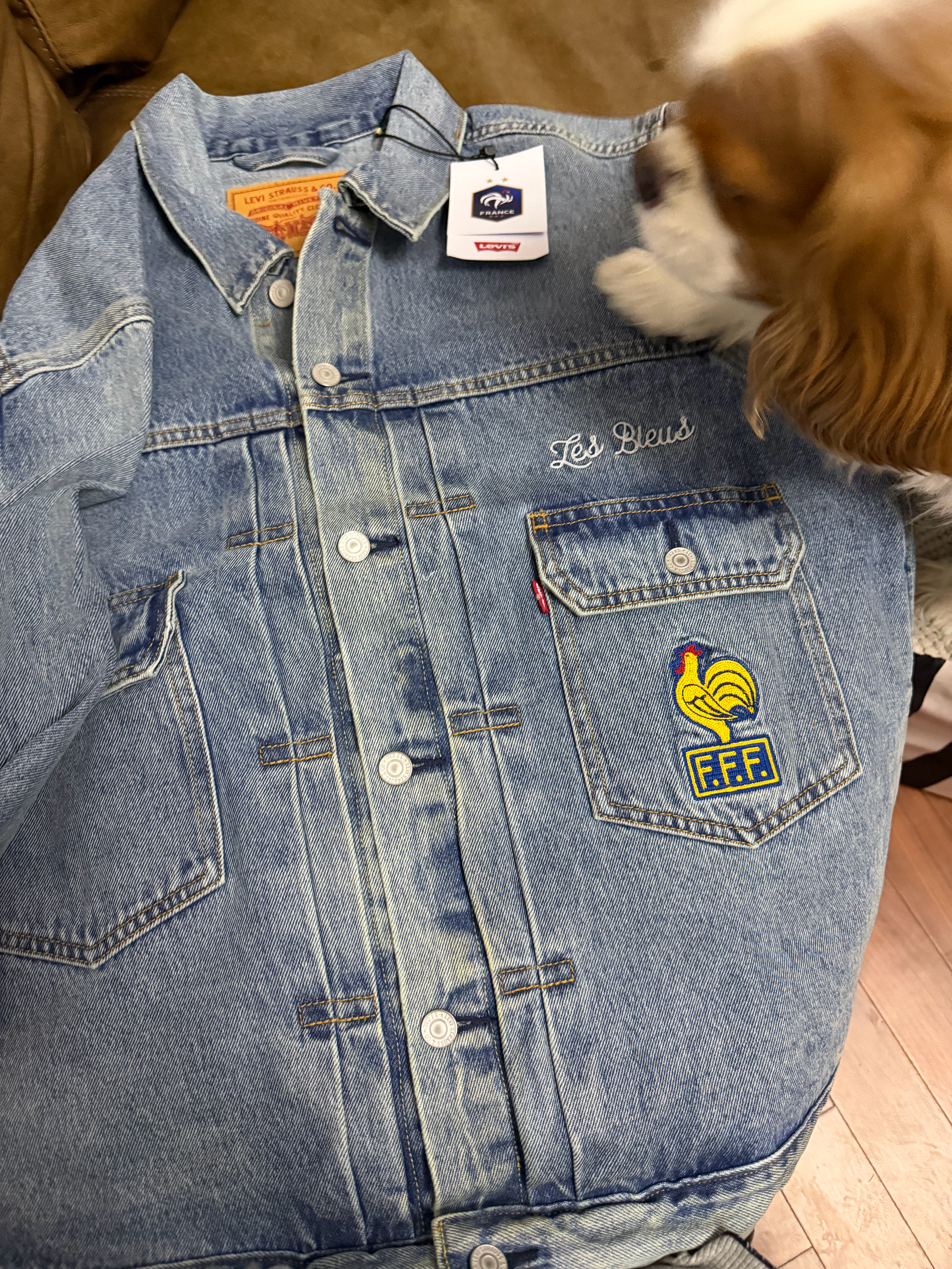 法国队和Levis联名的牛仔服漂洋过海半个月到了🤠好看又有质感🐓⭐️⭐️⭐️