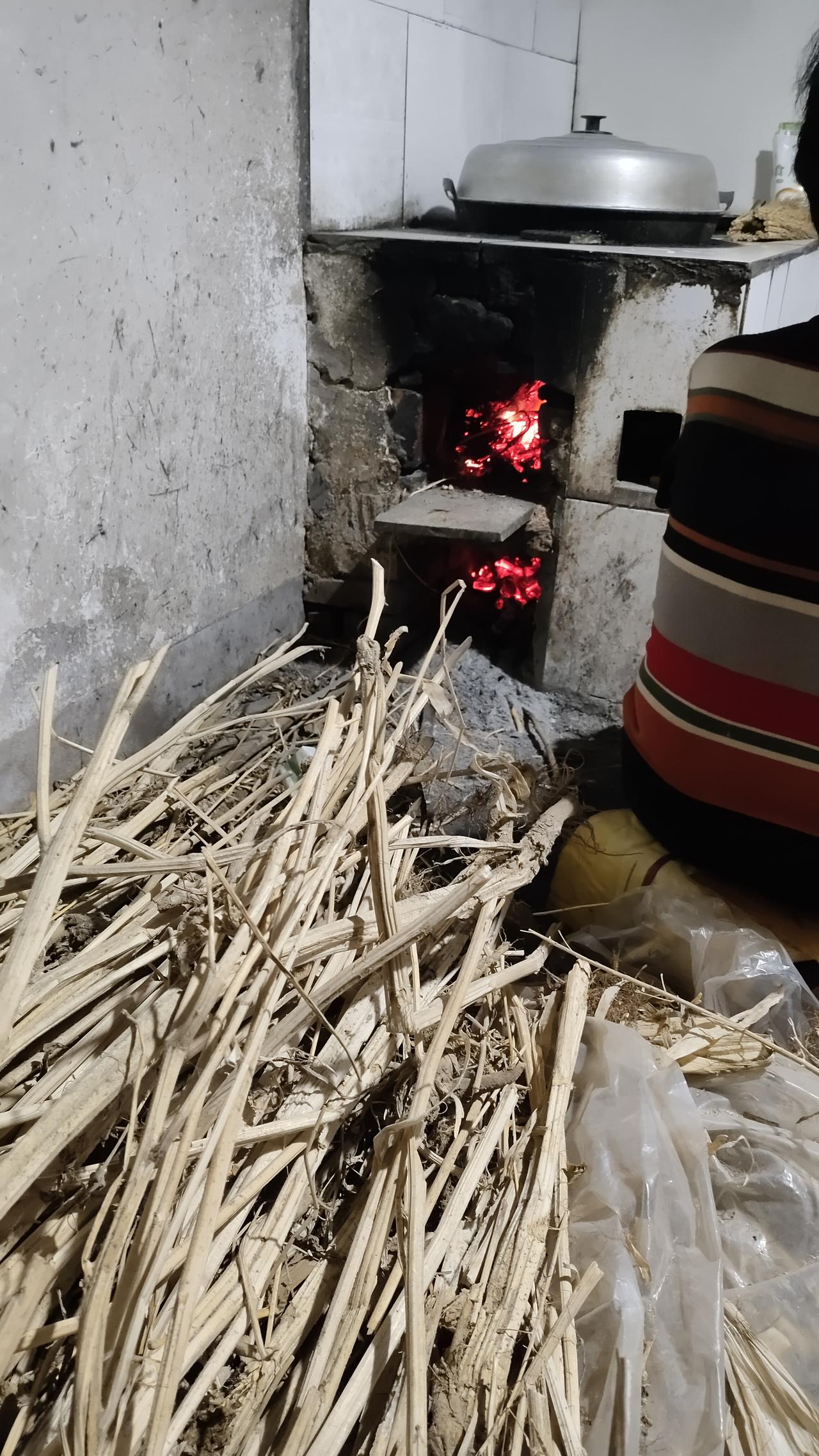农村老家可以治疗强迫症。
昨天白天有事跑了一天，准备晚上去我妈家。我没有提前和她