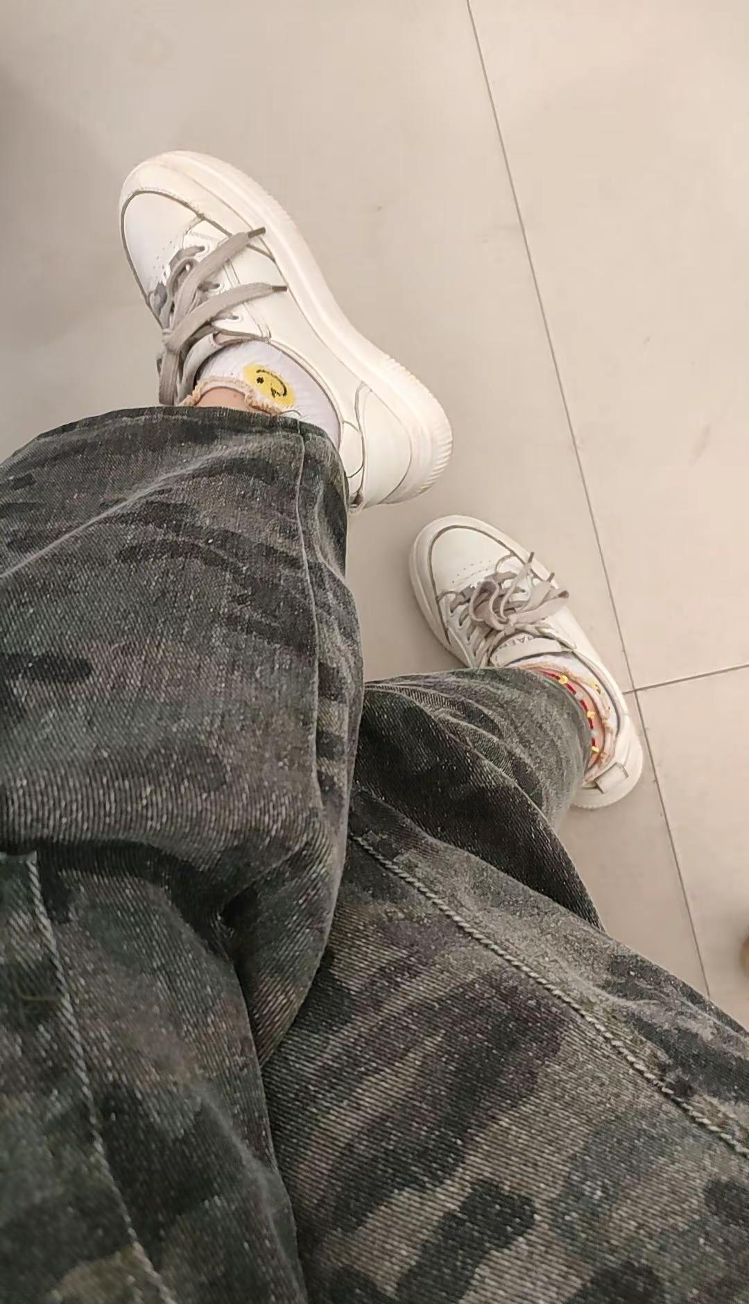 今天的穿搭好简单，我能驾驭得了高跟鞋，也能穿得了平底鞋，高跟鞋给不了平底鞋的安稳
