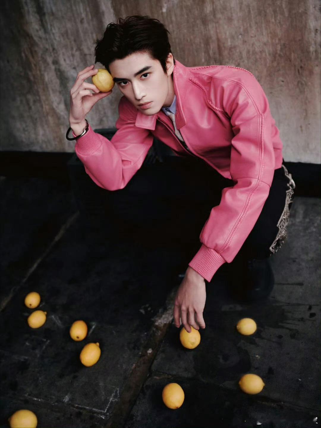 张康乐伦敦时装周首秀张康乐竟然是首次出席伦敦时装周Burberry大秀，状态真的