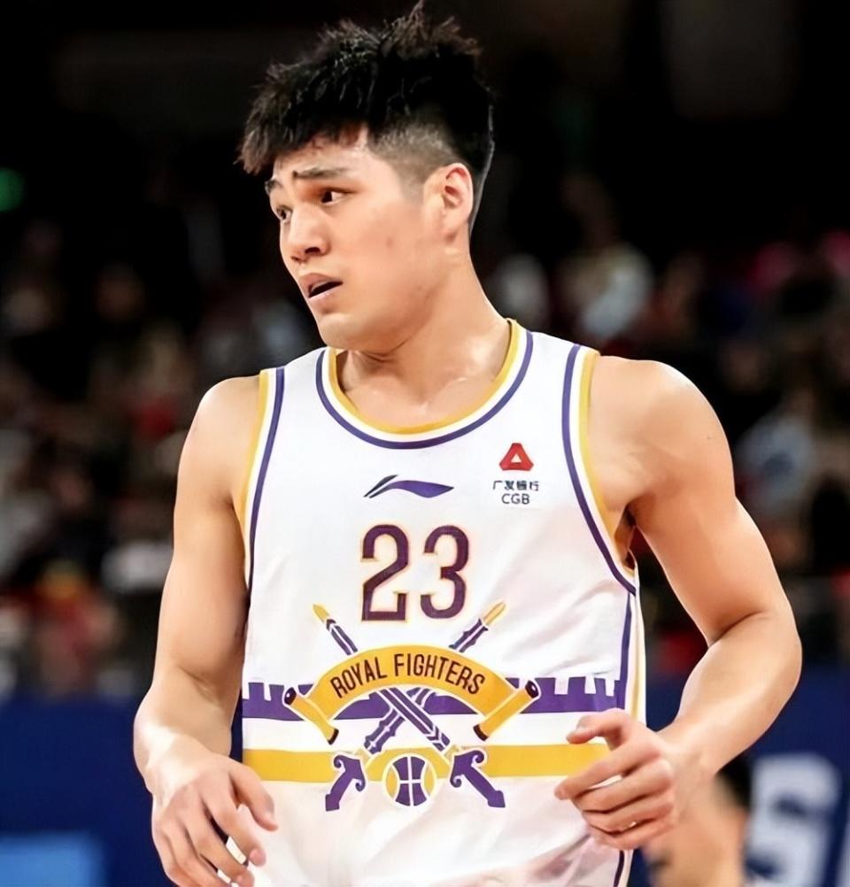 突然发现2023年CBA状元陈国豪没啥消息了，当年可是热门人物，也进过国家集训队