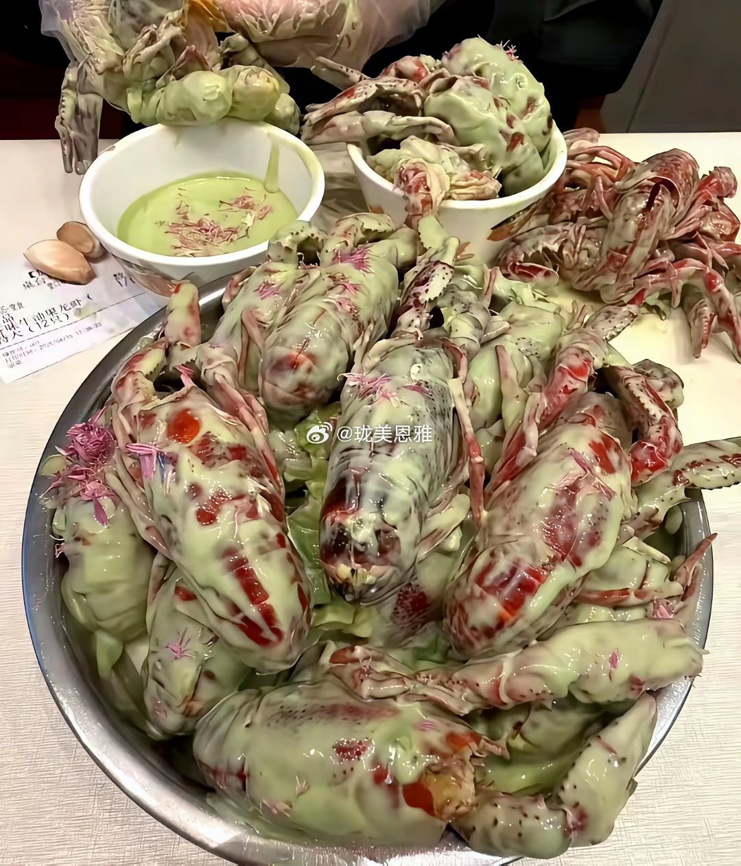 一个敢做，一个敢吃，真是太牛了 