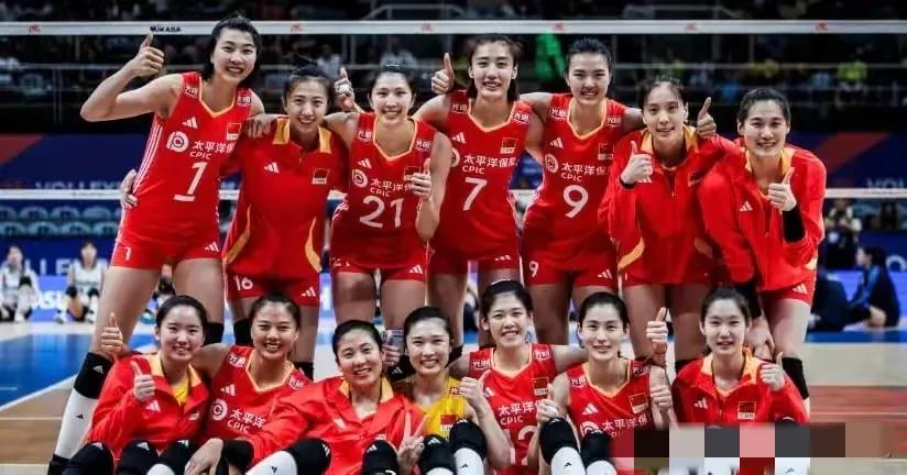 中国女排澳门站6位主攻手各自的特点：6选4实际是4选2，太难了！
1、朱婷：国际