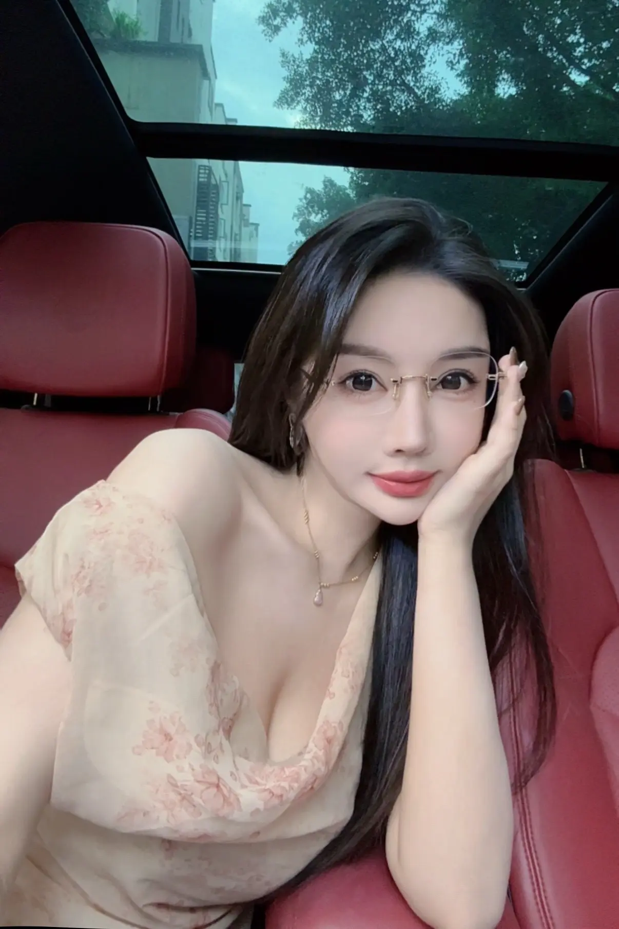 想当个笨蛋美女，成功了一半儿，是个笨蛋。