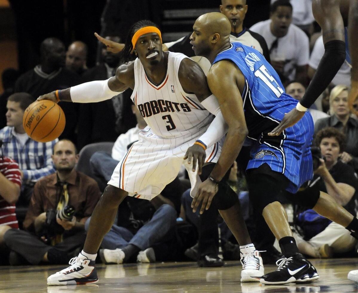 Gerald Wallace Vs Vince Carter    什么鞋
