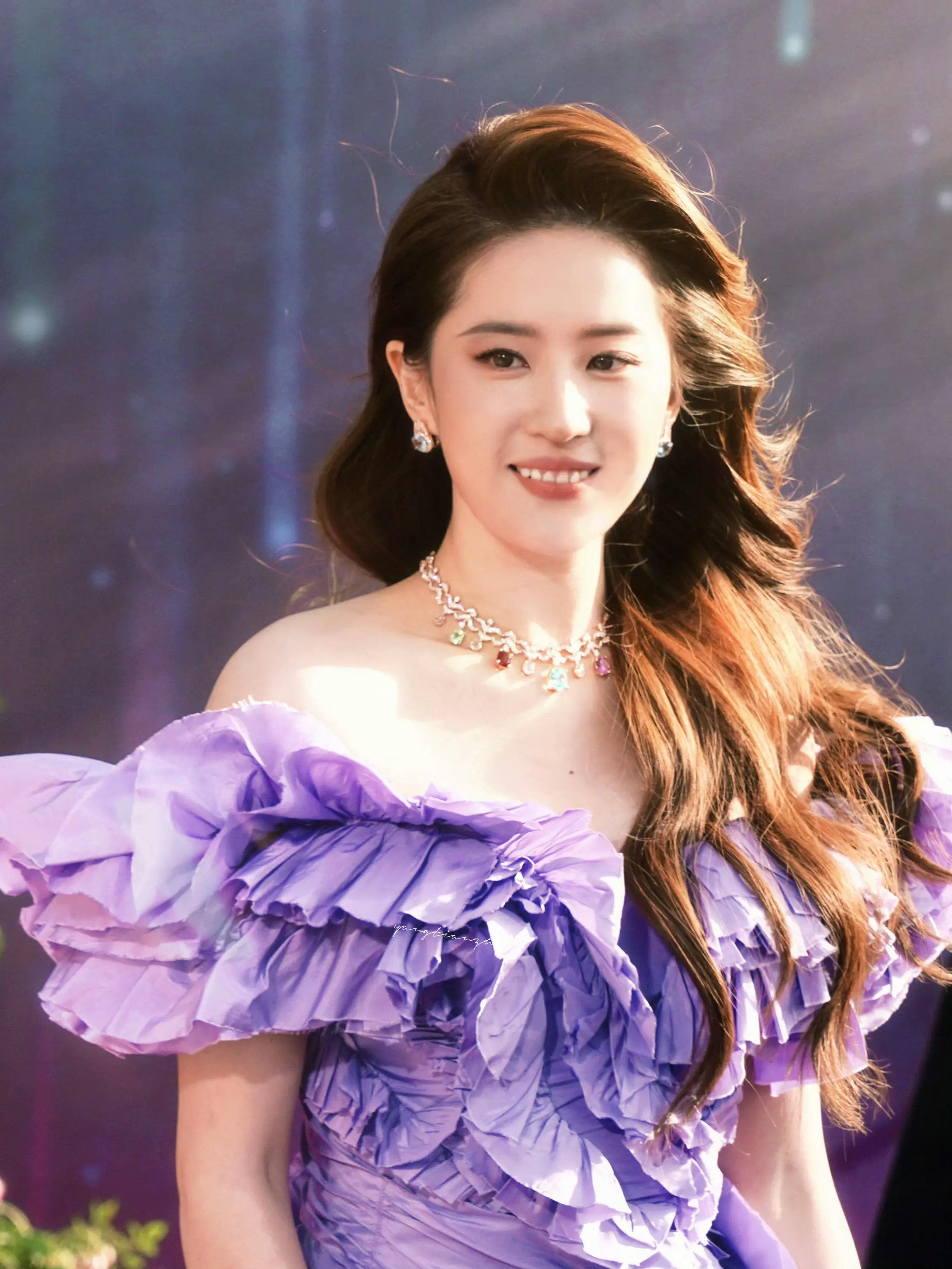 阳光照亮着你眼睛