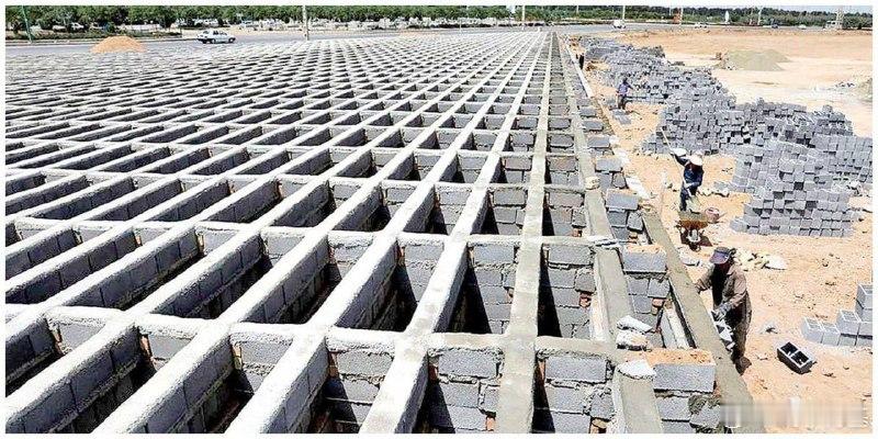 由于不能安葬在穆斯林墓地，所以伊朗在德黑兰郊区为美军士兵准备了五千座坟墓。来源：