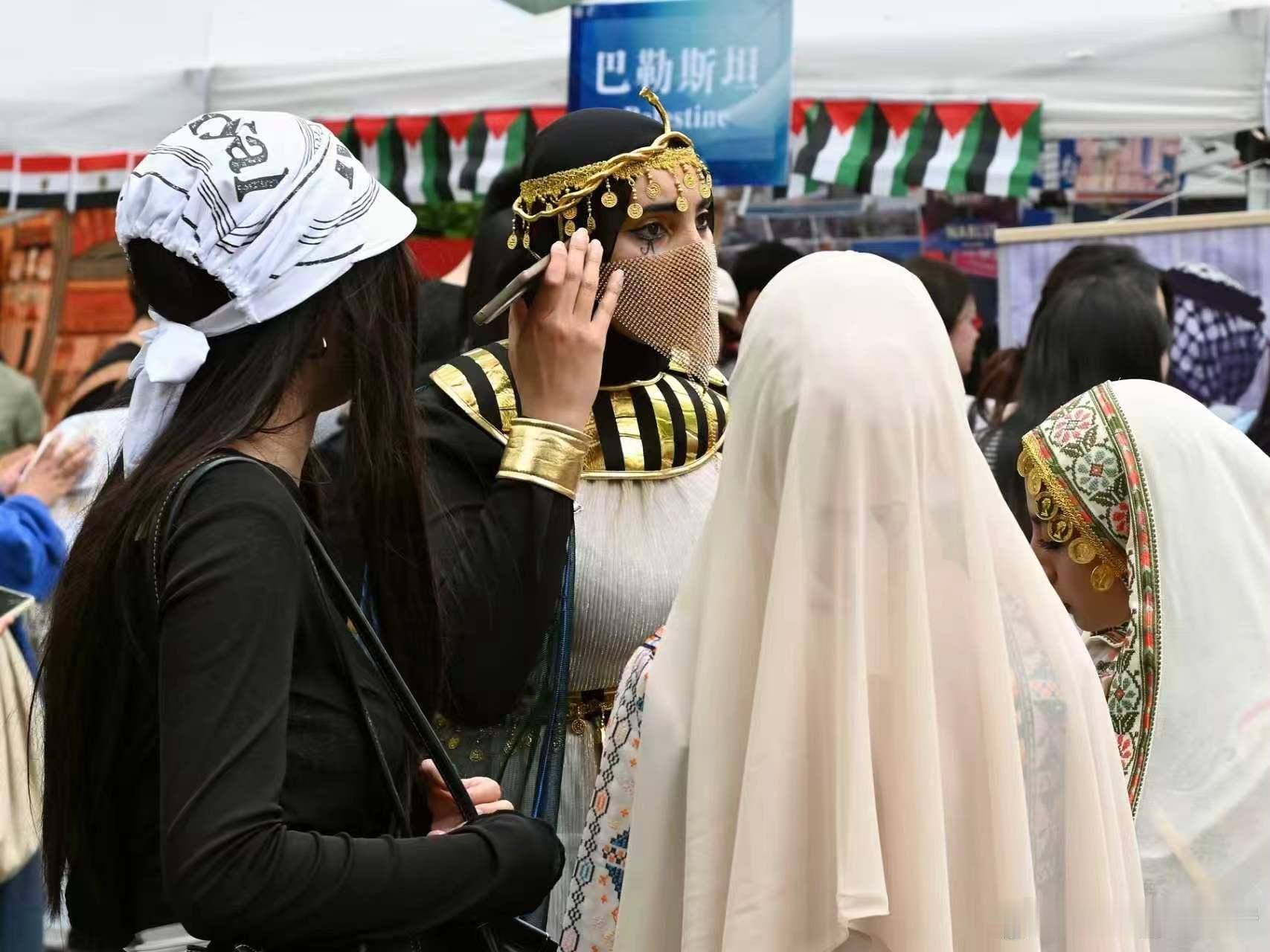 生活手记 再来一波，北语世界文化节游园会的“奇装异服”特写 或者也可称其为世界民