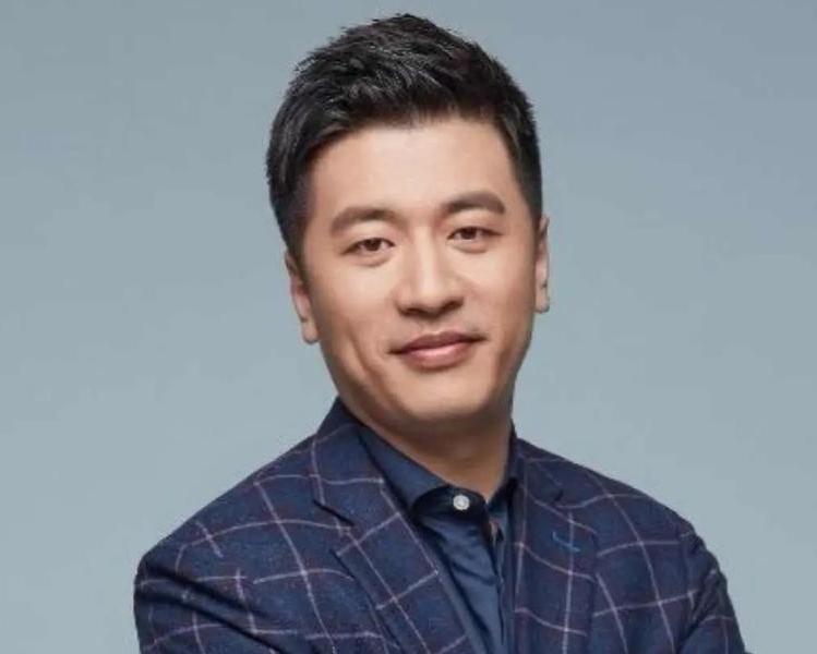 深刻缅怀国内教培界大师张雪峰，其昨日因心源性猝死而离世。说实话张雪峰还是很令人敬