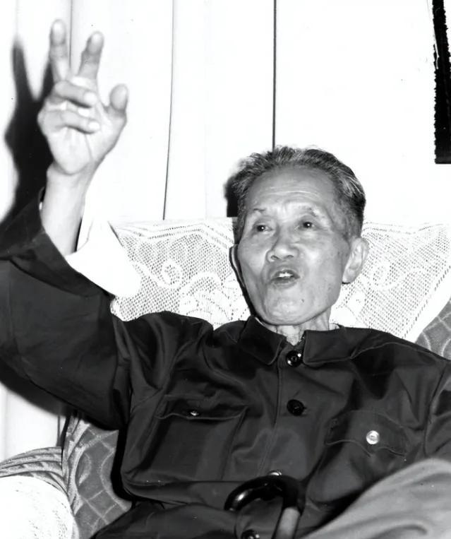 1950年，贵州一泥瓦匠给开国上将杨勇写了封信：“我还活着，请给我安排工作！”收