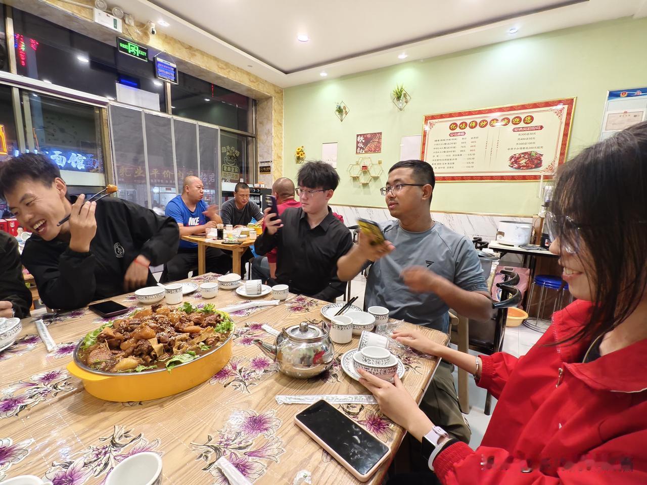 秋日生活打卡季 不知不觉人生已过半，山西偏关猫姐身边的小馋猫们都已成年了，享受到