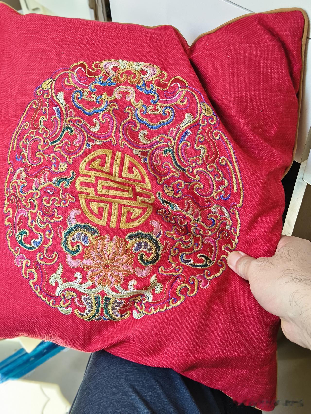今天上午一个动作，吓出一身汗，老胳膊老腿，真经不起考验。
上午坐在办公室，想起身
