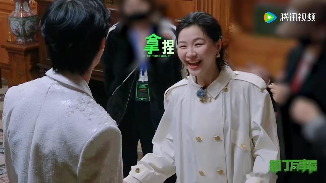 金靖三观跟着丁程鑫五官走金靖让丁程鑫等着开始推理吧 面对丁程鑫的无辜说辞，金靖放