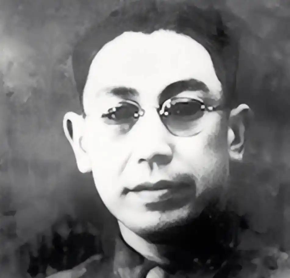 1948年，杜聿明向蒋介石揭发郭汝瑰有问题，理由是这人不贪财不好色，连家里的沙发