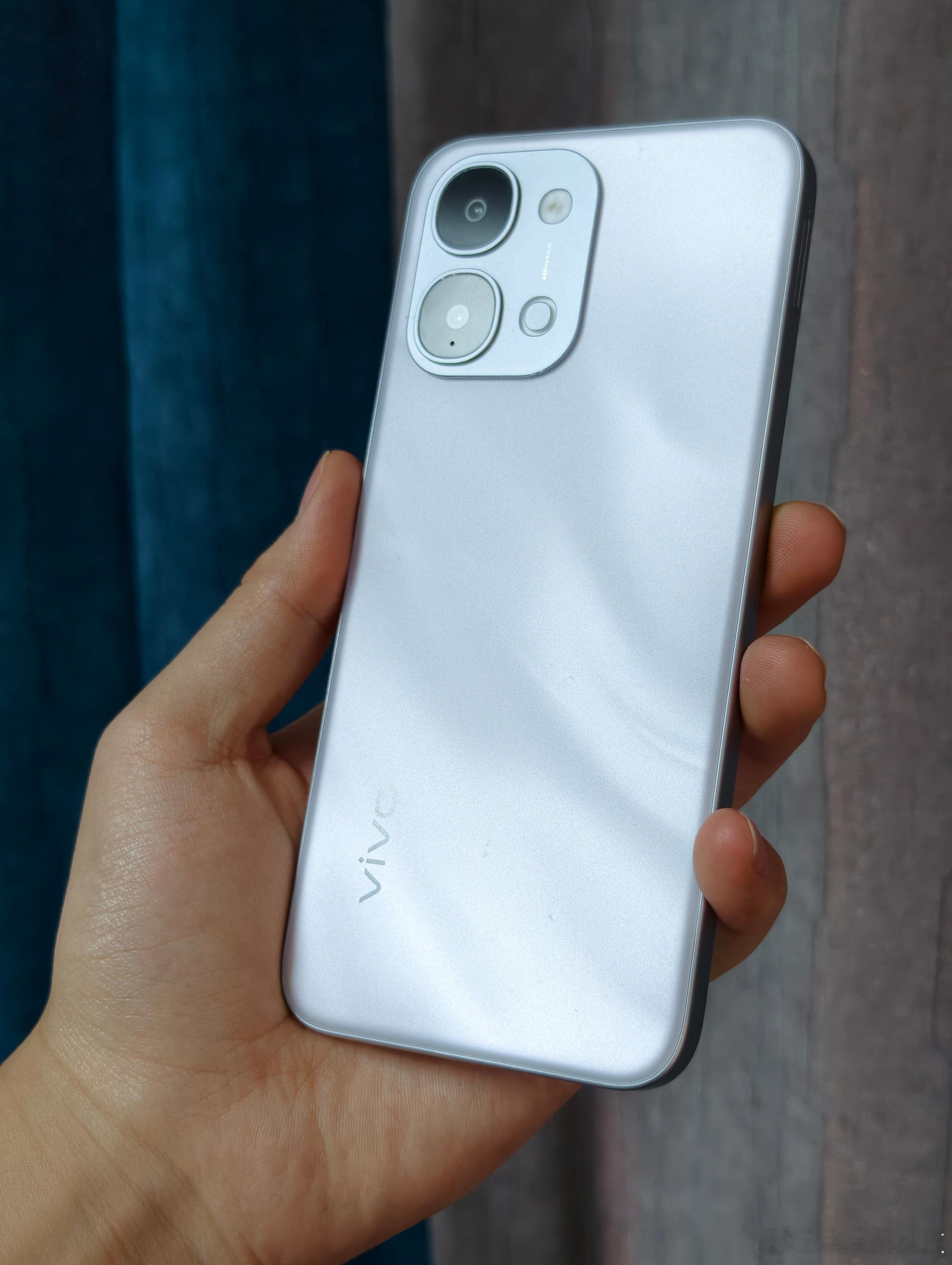 Y500i根据我的使用感受，续航这方面确实很让人安心，完全不会有焦虑，一天正常使