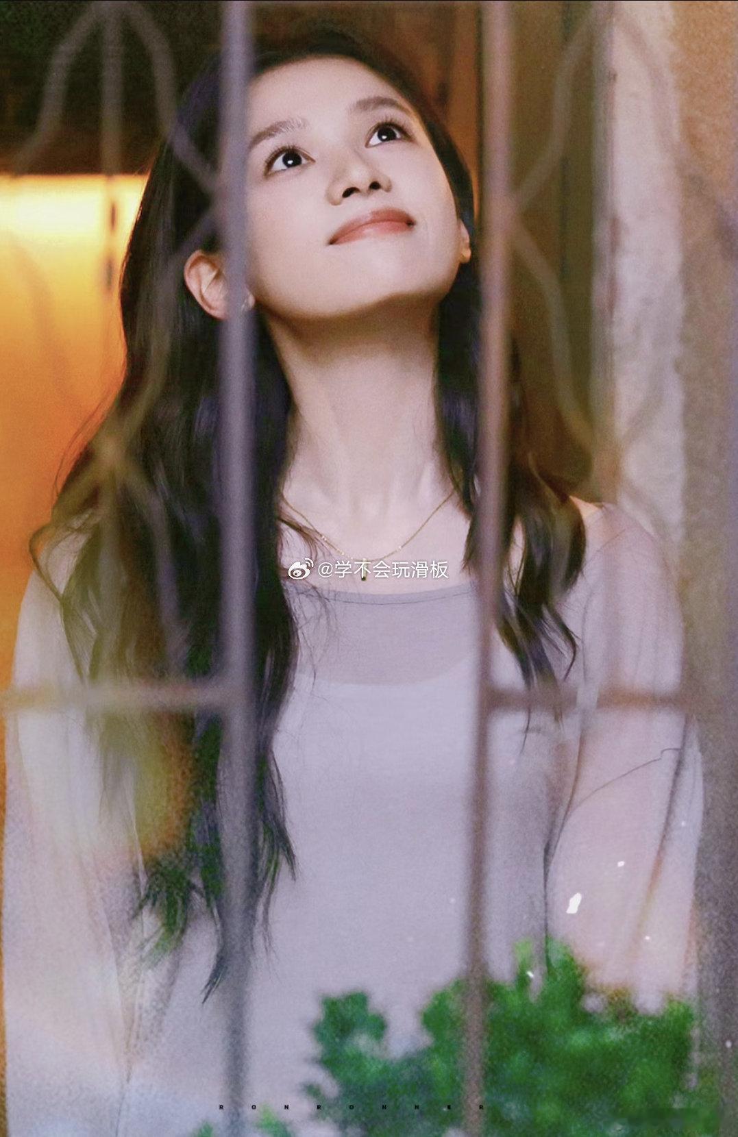 张婧仪好勇敢主动一女的谁能拒绝六年后的苗靖！张婧仪演活主动果敢钓系女主，主动闯家