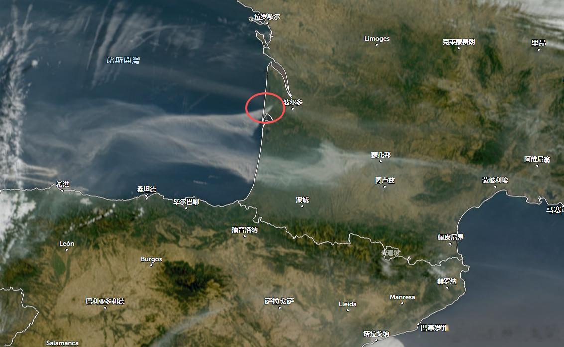 法国西南部吉伦特省的森林地区野火急剧蔓延，卫星图上烟雾清晰可见 法国山火海外新鲜