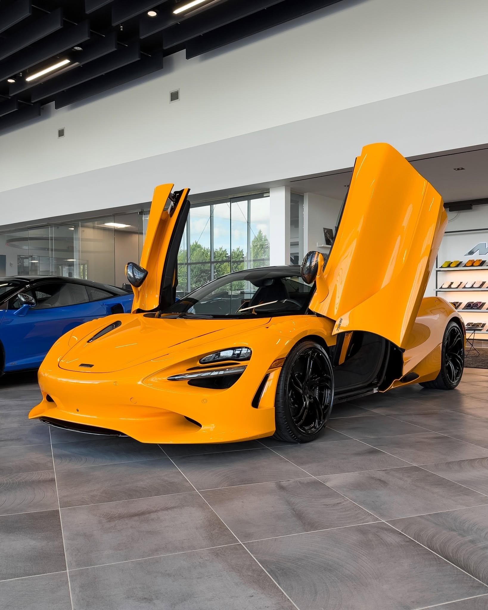 这台迈凯伦750S Spider涂装灵感源自赛车——如蜜瓜般耀眼。🔥迈凯伦75