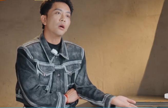 何美延这也太不值得同情了！每天就是刷手机、打游戏、睡觉，粱淞让她锻炼身体、少吃宵