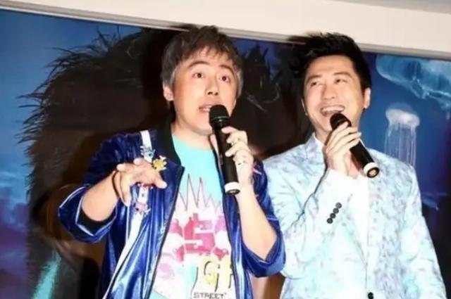 2008年，张宇暗示好友庾澄庆：“你老婆伊能静，最近在外行踪诡异，你可得小心。”