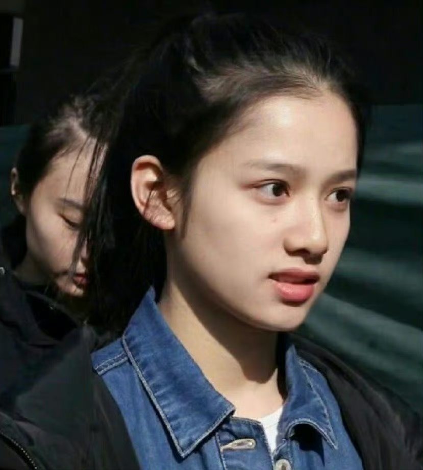 对仪的艺考照也很有印象 