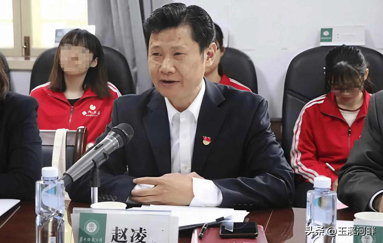 没想到曾在华中师范大学工作多年的老赵是我的湖南老乡，他老家在湖南省岳阳市华容县，