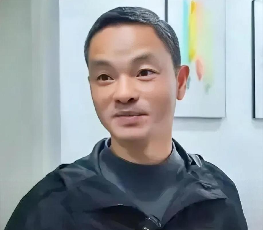 有人为了钱杀人放火 ，有人为了情义却放弃唾手可得的钱 。这两种极端类型的人，就在