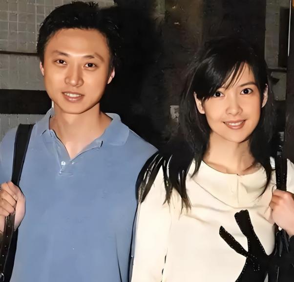 一代玉女掌门人，撞破男友出轨现场，前后摊上数次背叛，还舍不得放手！

1989年