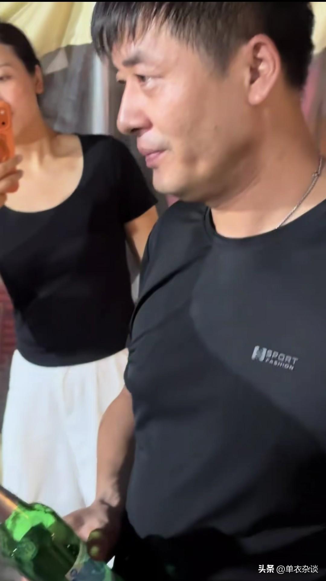 双胞胎长的一样我们都知道，其实在这世界上的某个地方，有一个和你长的一样的人。我们