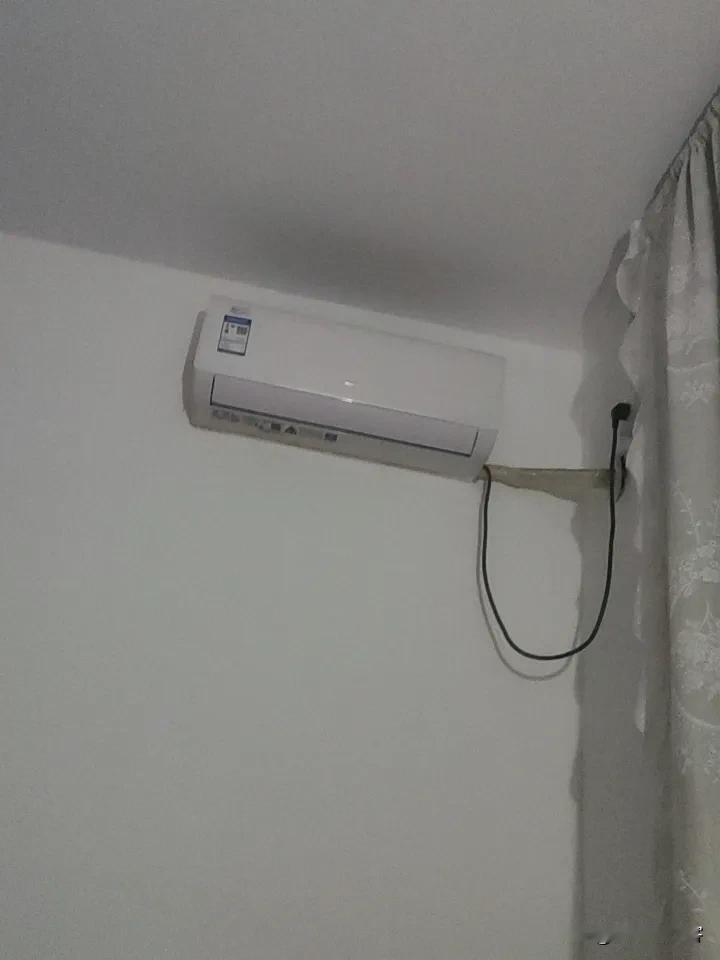 不知道怎么来写自己
已经零晨
可没一点睡意
用一个小时的时间
把头条上写的文章