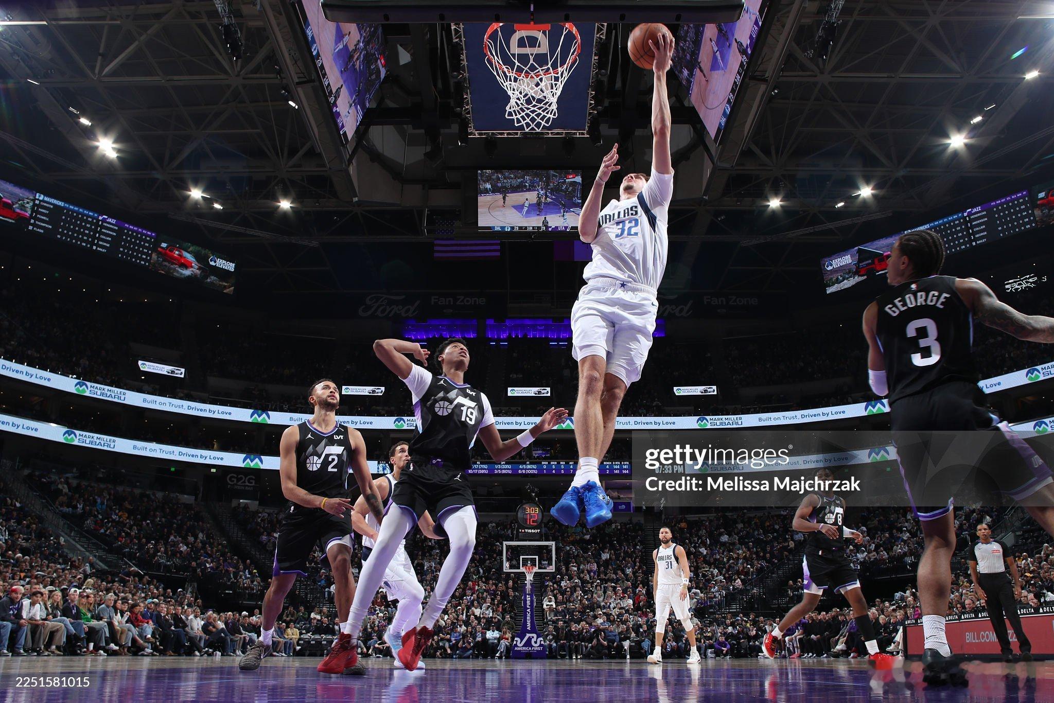 MFFL 上半场结束，我牛75比71领先爵士。大家来说说观赛体验。MFFL独行侠