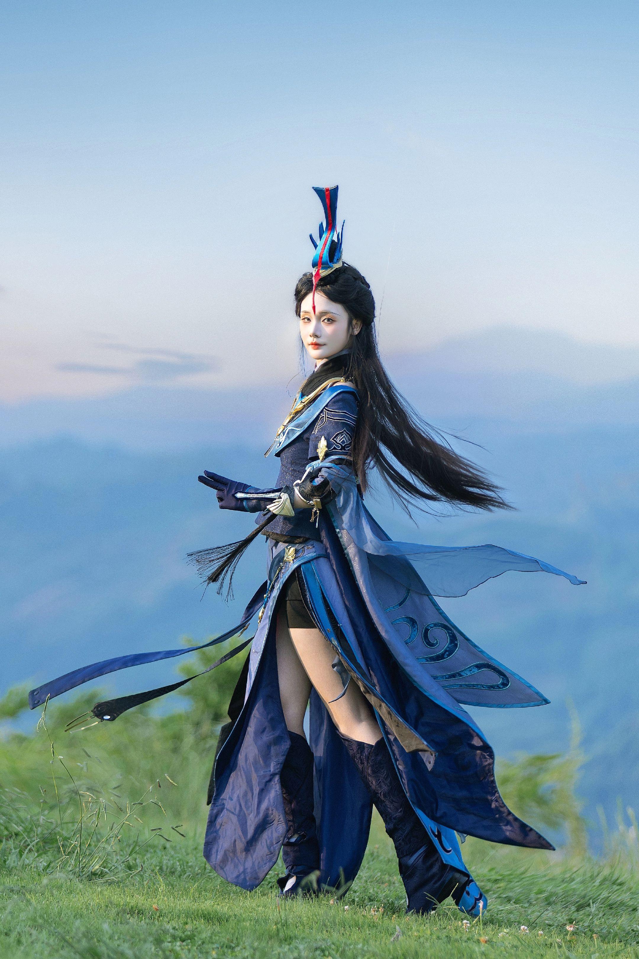 来陪师姐练几招。