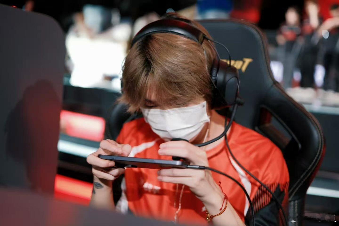 吒宝最后一波太有画面了，ak无掩体反杀有掩体的p90吒宝力挽狂澜MVP ​​​