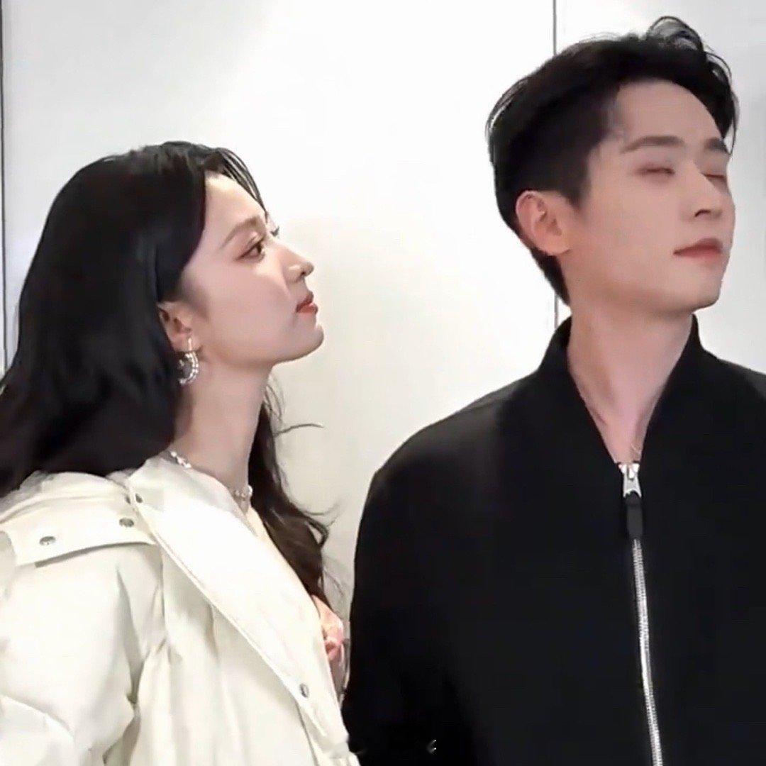 王楚然丞磊挑下巴又是被咱们的暴君和妖妃硬控的一天啊！王楚然、丞磊的挑下巴转场，怎