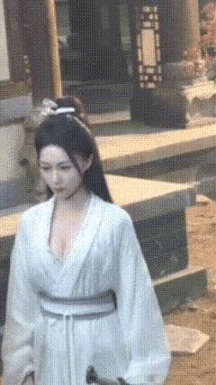 以前古装生怕裹不严，现在拍的恨不得露完 