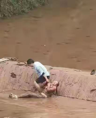 哪来的底气，当今社会，男多女少，谁不拿宝一样贯着？
你家有矿吗？？