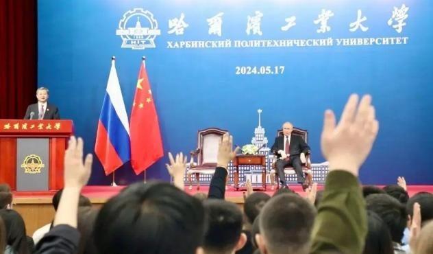 俄罗斯的命脉在哪？俄罗斯的命脉并不在俄罗斯，俄罗斯的死穴只有一个，就是中国！只要