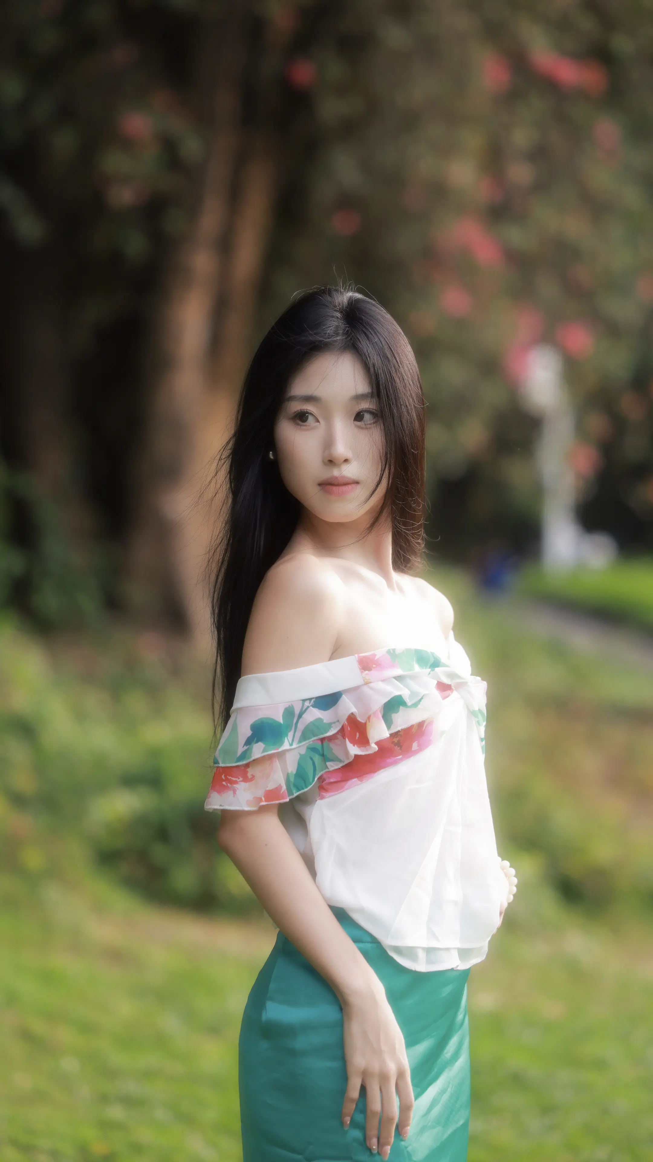 你说爱像云 要自在漂浮才美丽