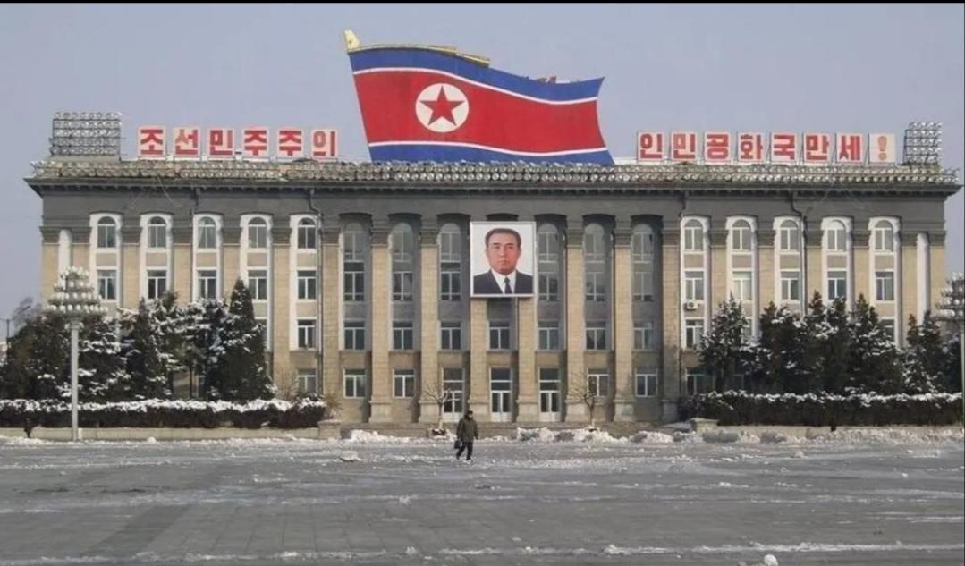 朝鲜为何亮出能打到美国本土的导弹？
朝鲜亮出能打到美国本土的导弹，原因是多方面的