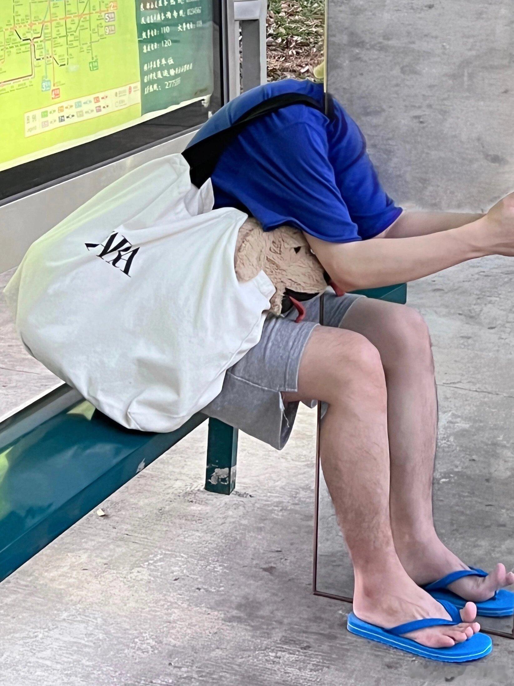 《可恶的全身镜》乍一看真的有被吓到... ​​​