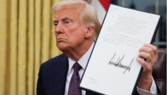 韩国一个军事专家，直接把话挑明了，他说，现在这个世界上，没有任何一个国家敢动，一