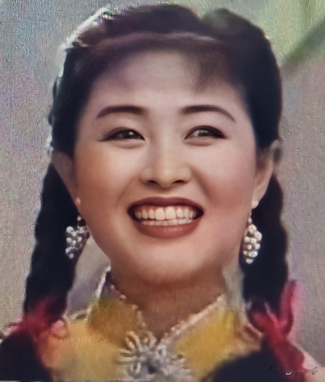 中国音乐史人物之第419位，相玲
1995年参加中央电视台春节联欢晚会合唱《贺年