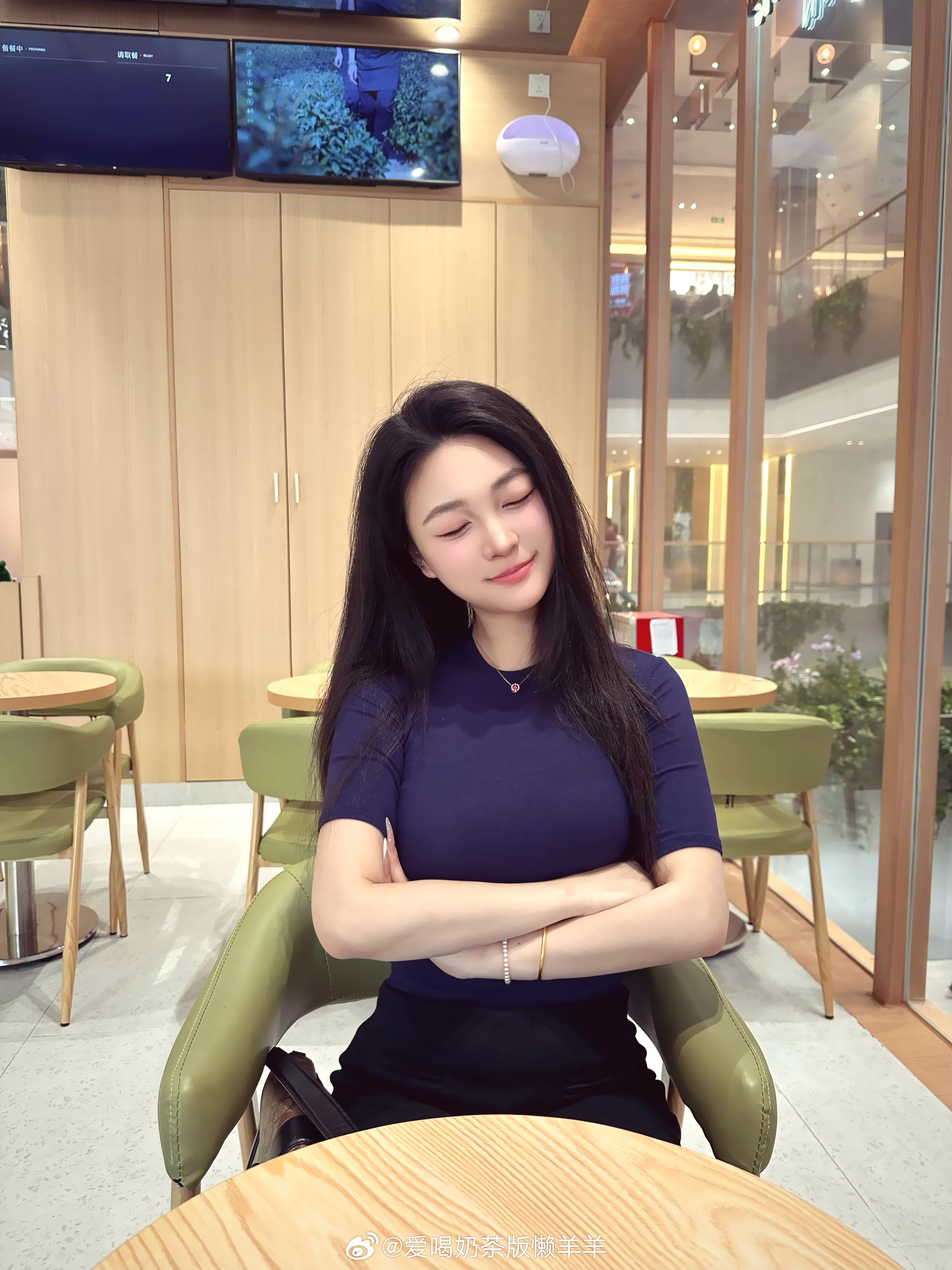 有脾气别对我发 有钱可以 